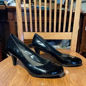 Black patent heels - Size 8